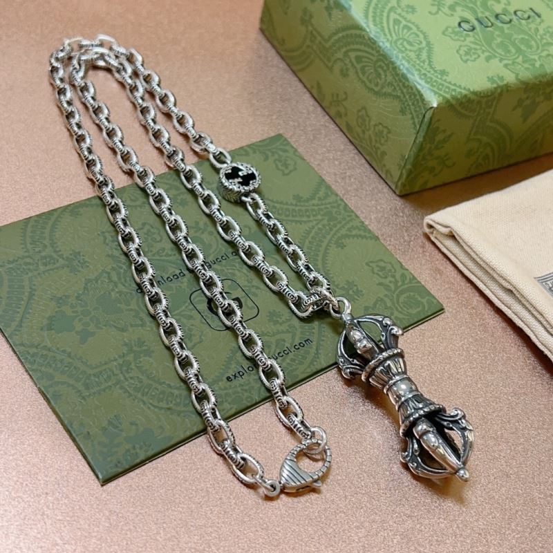 G*u*i necklaces